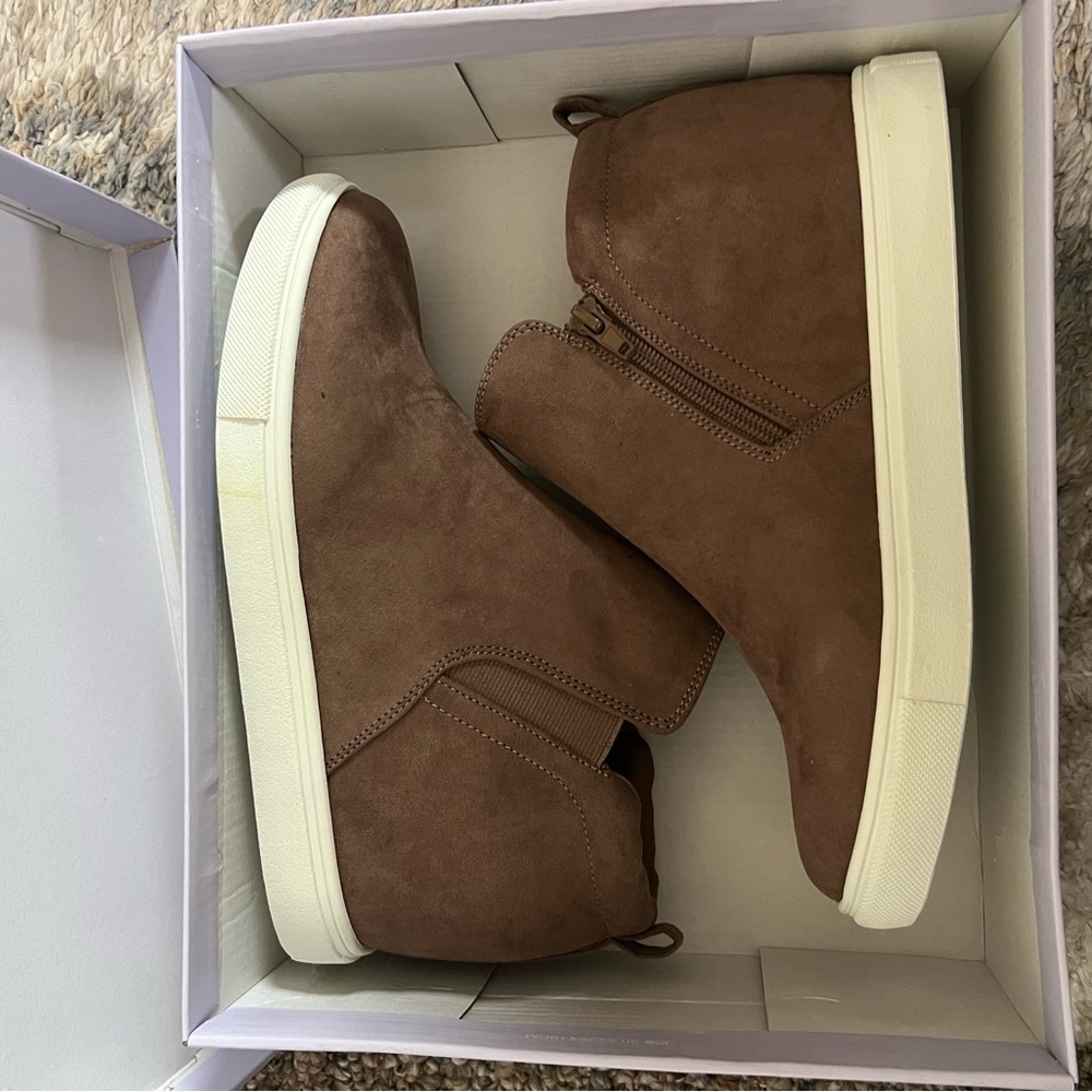 Madden Girl sneaker